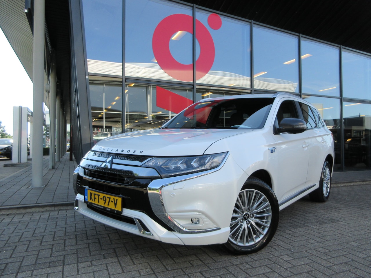 Mitsubishi Outlander - 2.4 PHEV Instyle | 4WD | AUTOMAAT | 240 PK | - AutoWereld.nl