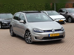 Volkswagen Golf - 1.4 TSI GTE / Panorama Schuifdak / Trekhaak / Camera / Navigatie / 16'' / DAB / Adpt. Crui