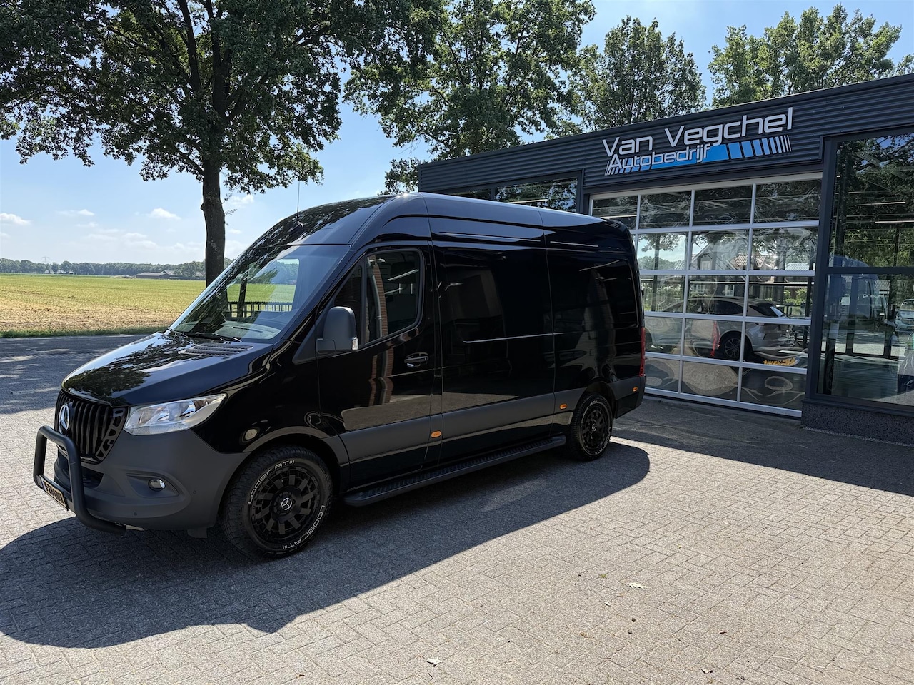 Mercedes-Benz Sprinter - 317 1.9 CDI L2H2 / CAMERA / DAB / CRUISE / GEVEERDE STOEL / AMG GRILLE / RUUUD VELGEN - AutoWereld.nl