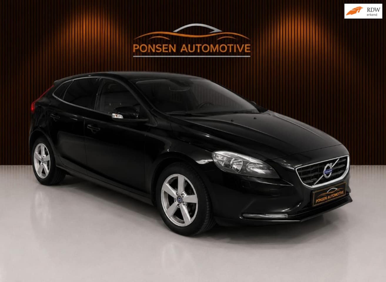 Volvo V40 - 2.0 D2 Nordic 2.0 D2 Nordic+ - AutoWereld.nl