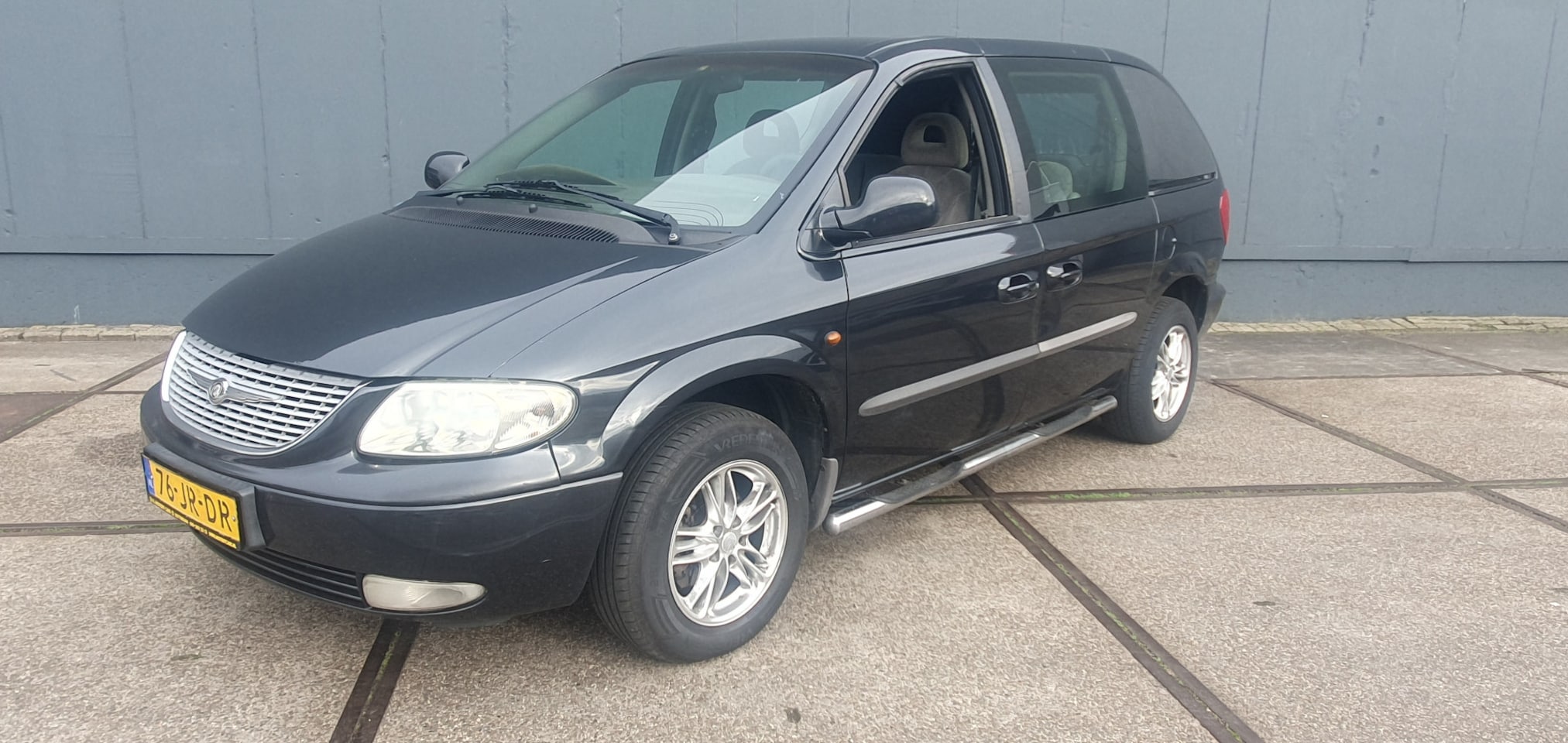 Chrysler Grand Voyager - 2.4i SE Luxe *Airco *Chrome Side bars *SPORTVELGEN Bj.2002 - AutoWereld.nl