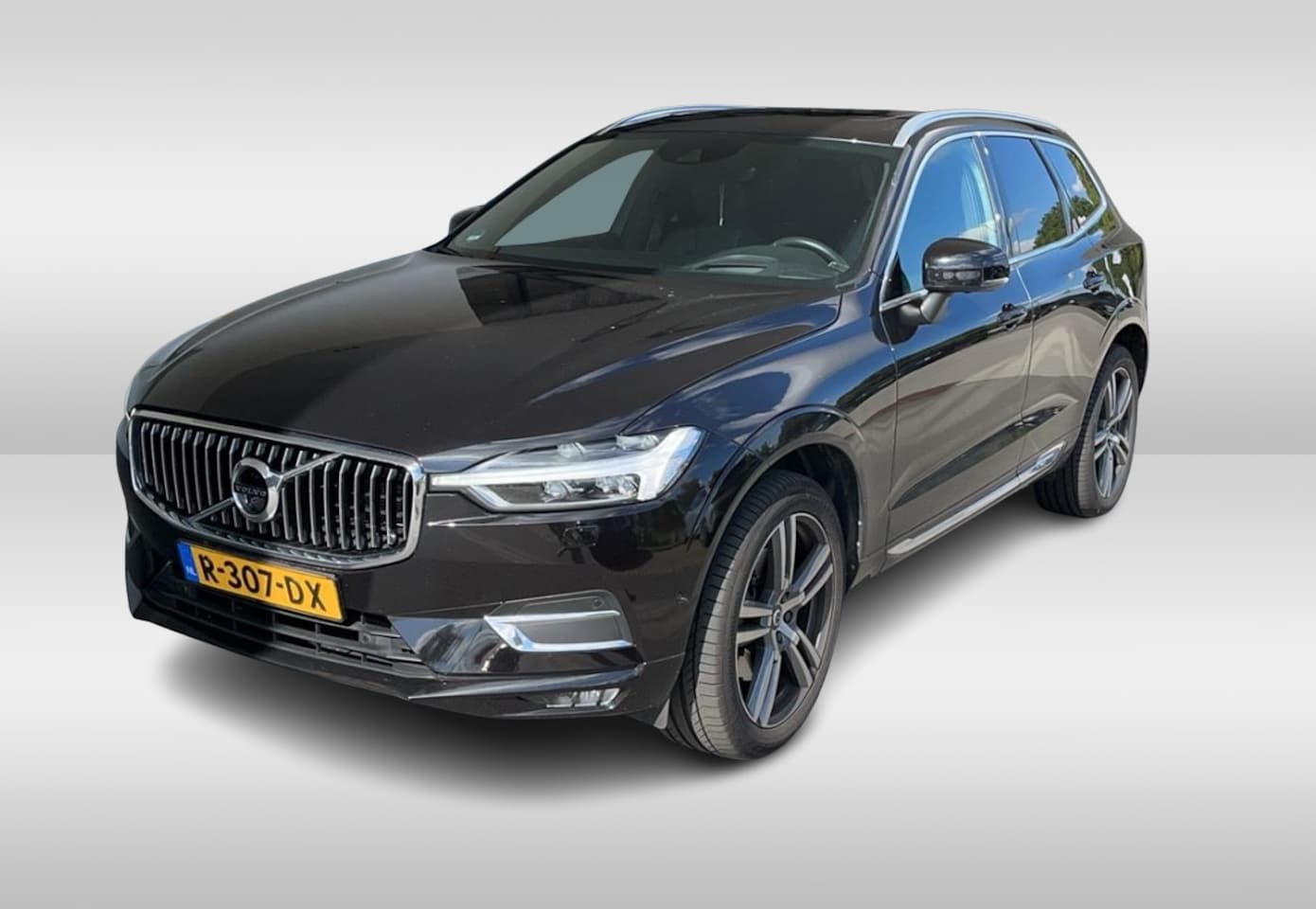 Volvo XC60 - 2.0 B5 AWD Inscription / Trekhaak / Panoramadak / 360Camera / Head-up / Luchtvering / Harm - AutoWereld.nl
