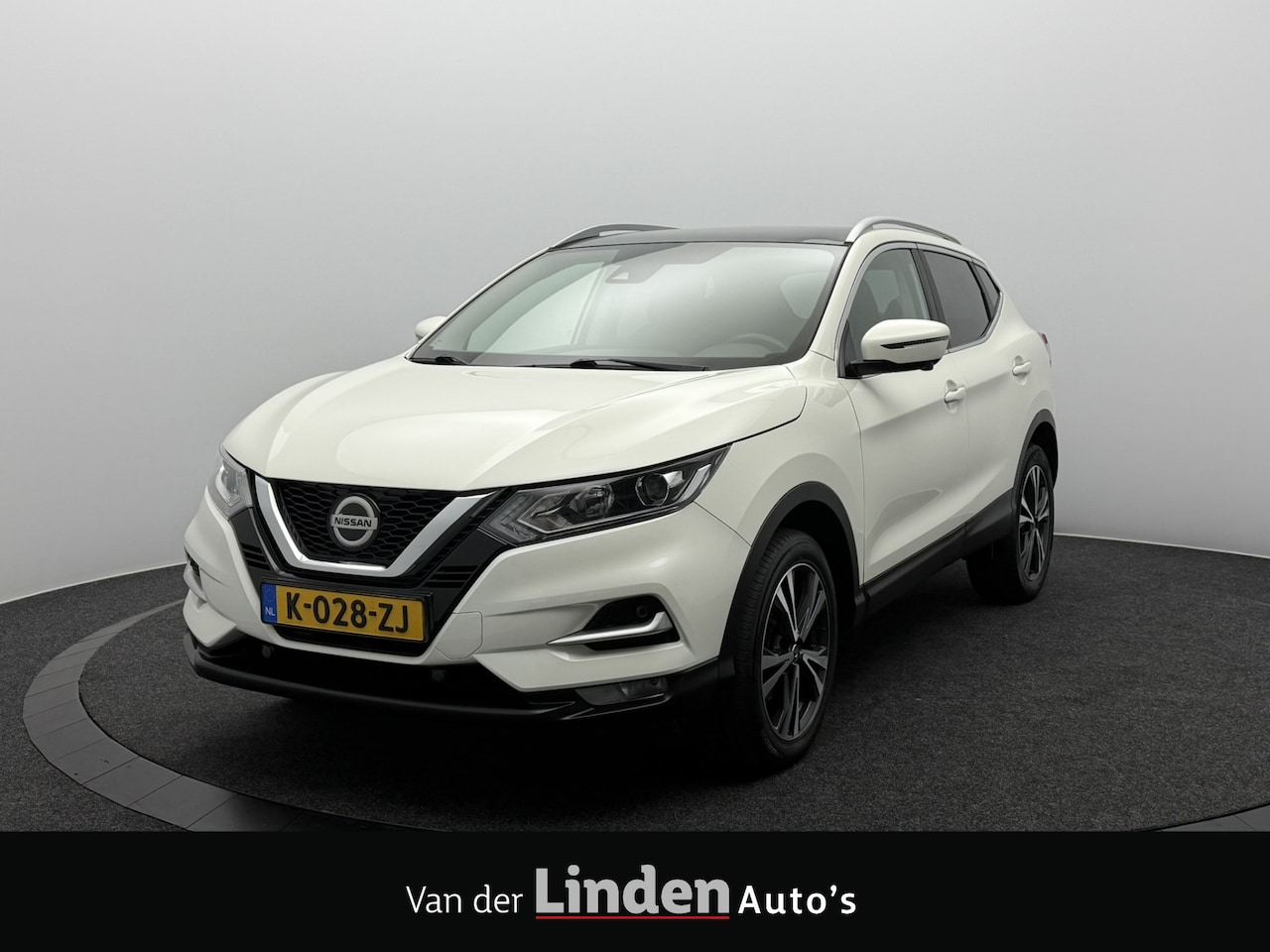 Nissan Qashqai - 1.3 DIG-T Design Edition | Trekhaak | Panoramadak | 360° Camera | Navigatie - AutoWereld.nl