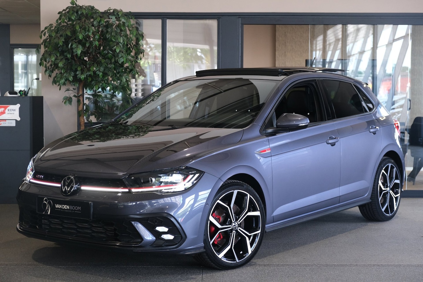 Volkswagen Polo - 2.0 TSI GTI 207PK Facelift DSG Pano IQ Matrix Alcantara Cam ACC Kessy Beats - AutoWereld.nl