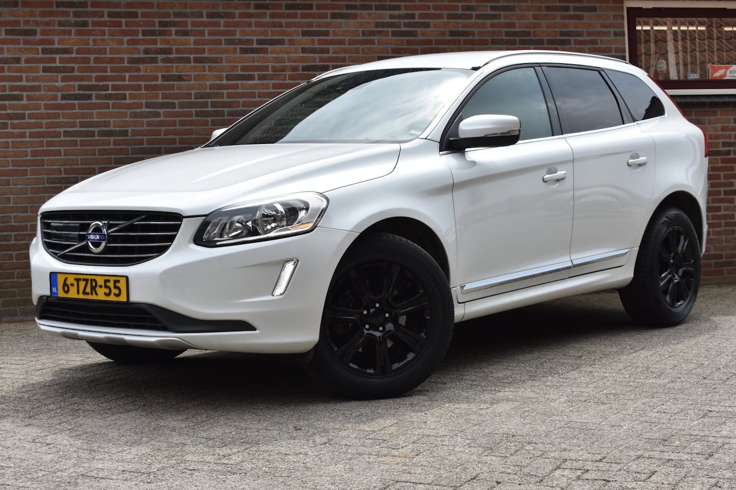 Volvo XC60 - 2.0 D4 FWD Summum '14 Leder Clima Navi Cruise Inruil mogelijk - AutoWereld.nl