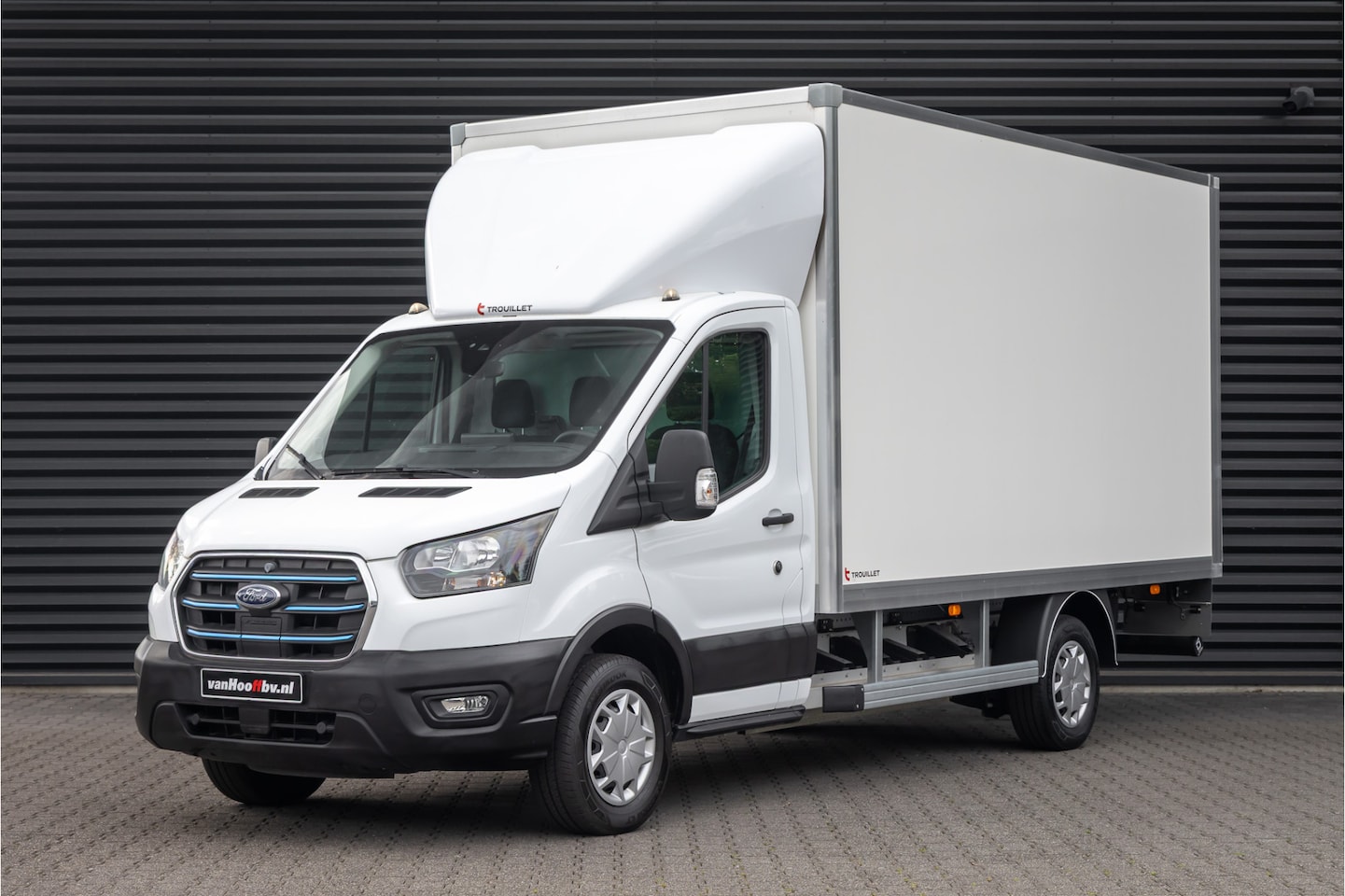 Ford E-Transit - Bakwagen met laadklep Rolstops - AutoWereld.nl