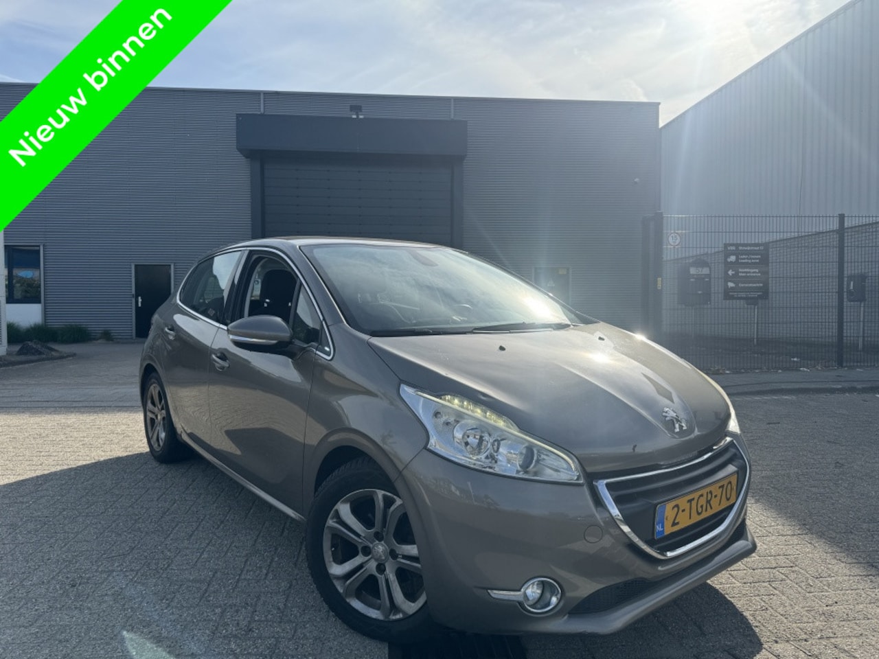 Peugeot 208 - 1.6 e-HDi Allure Navigatie|Clima|Cruise 2014 - AutoWereld.nl