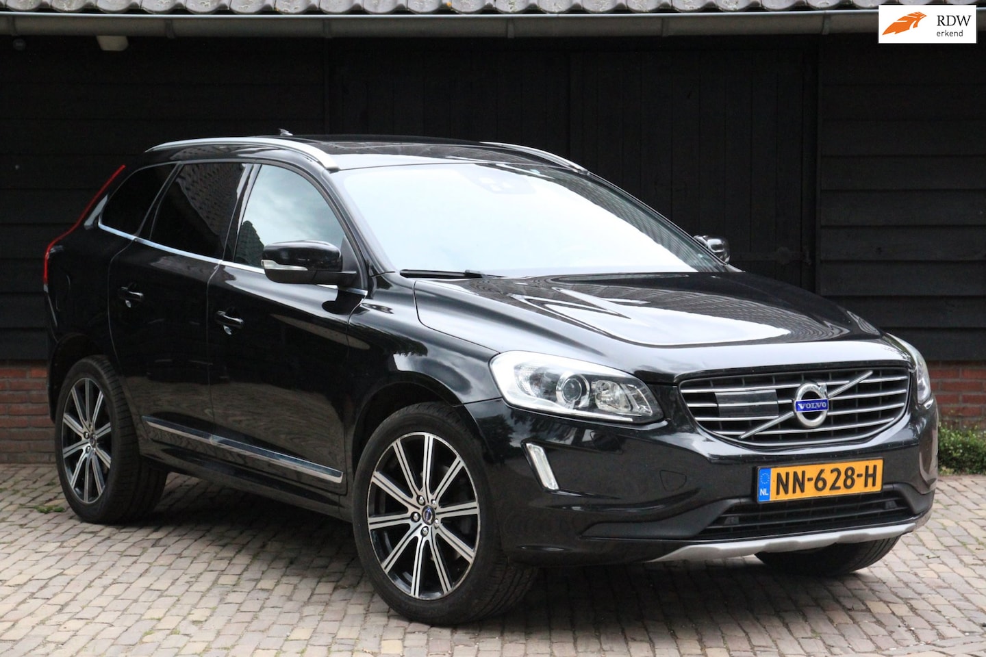 Volvo XC60 - 2.0 D4 FWD R-Design Panorama-Elek,Dak/Camera/Xenon/Blis/Adaptive - AutoWereld.nl