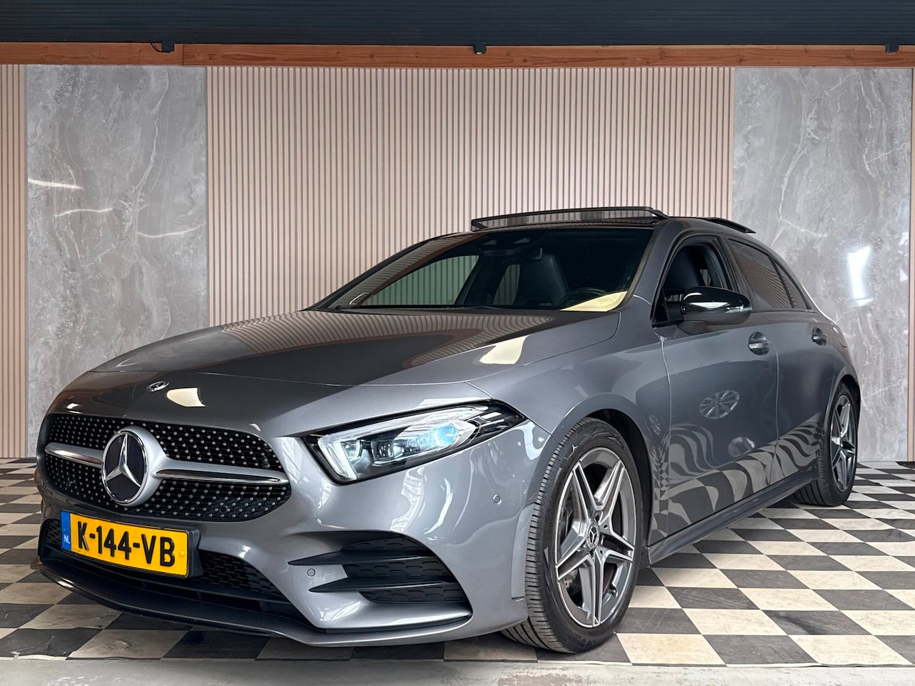 Mercedes-Benz A-klasse - 250 AMG 4MATIC Premium Plus Pano/Sfeer/Memory/Camera - AutoWereld.nl