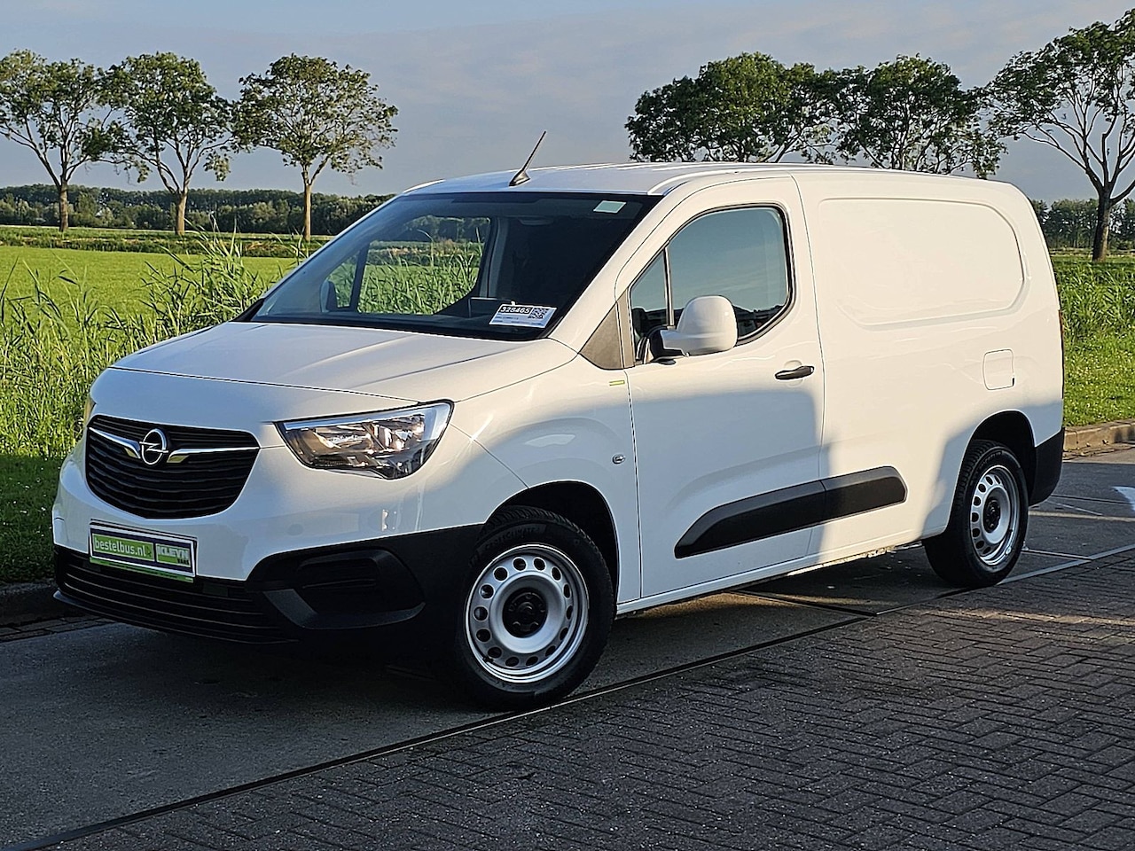 Opel Combo - 1.5D L2H1 Edition 102PK Cruise control Airco Euro6 NAP Navi Oh-Historie 1e Eigenaar - AutoWereld.nl