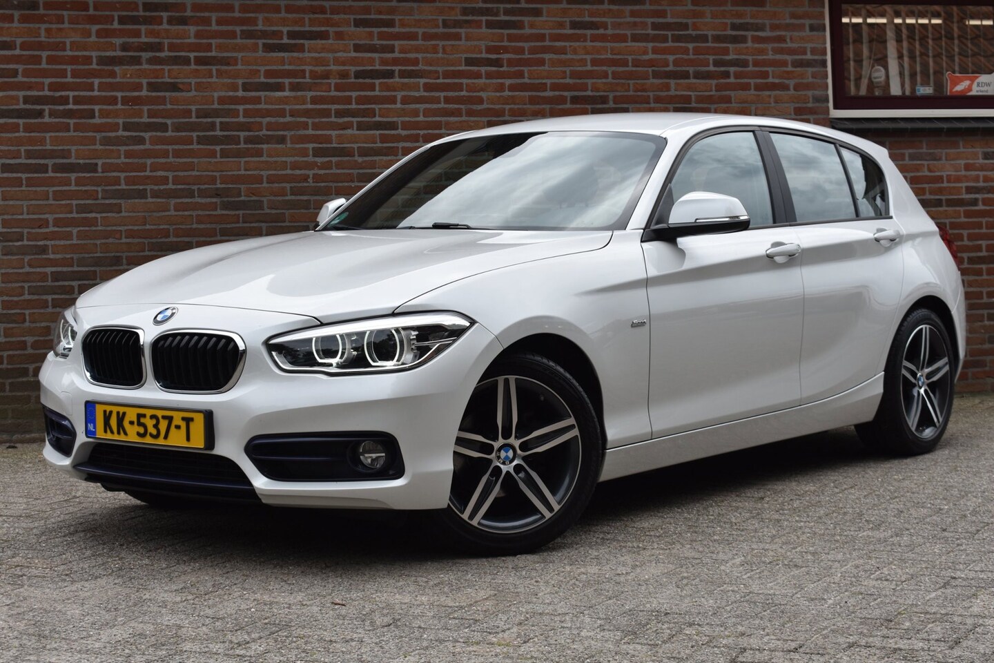 BMW 1-serie - 118i Centennial High Executive '16 LED Leder Clima Navi Cruise Inruil mogelijk - AutoWereld.nl