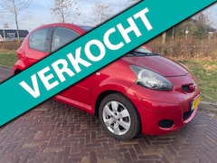 Toyota Aygo - 1.0-12V Aspiration Red Navigator Automaat
