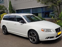 Volvo V70 - 2.5T Aut R Design Leder 18" Trekhaak Xenon