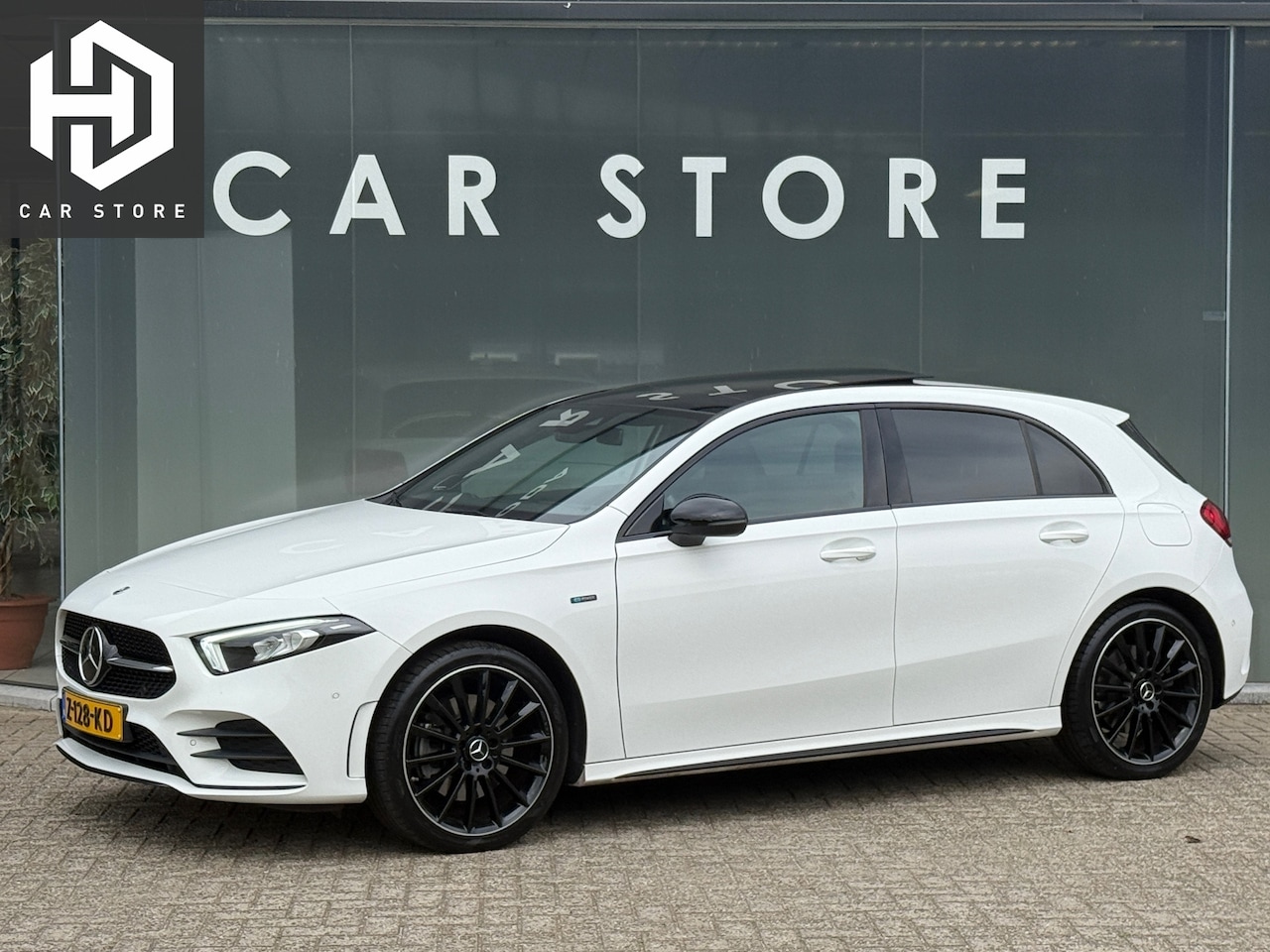 Mercedes-Benz A-klasse - 250 e AMG Line Pano|Sfeer|19Inch|Adap Cruise|Burmester - AutoWereld.nl