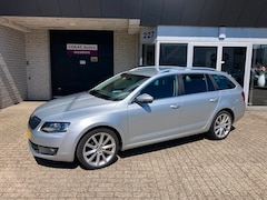 Skoda Octavia Combi - 1.6 TDI Greentech Style Business / NAVI / CLIMA / AUTOMATIC / EXPORT PRIJS / APK 2027