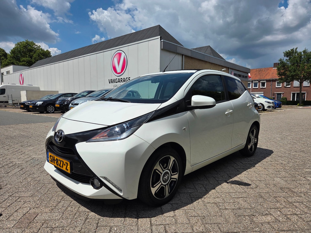 Toyota Aygo - 1.0 VVT-i x-pose Automaat | Climate controle | Cabrio dak | Lm-velgen | Navigatie - AutoWereld.nl