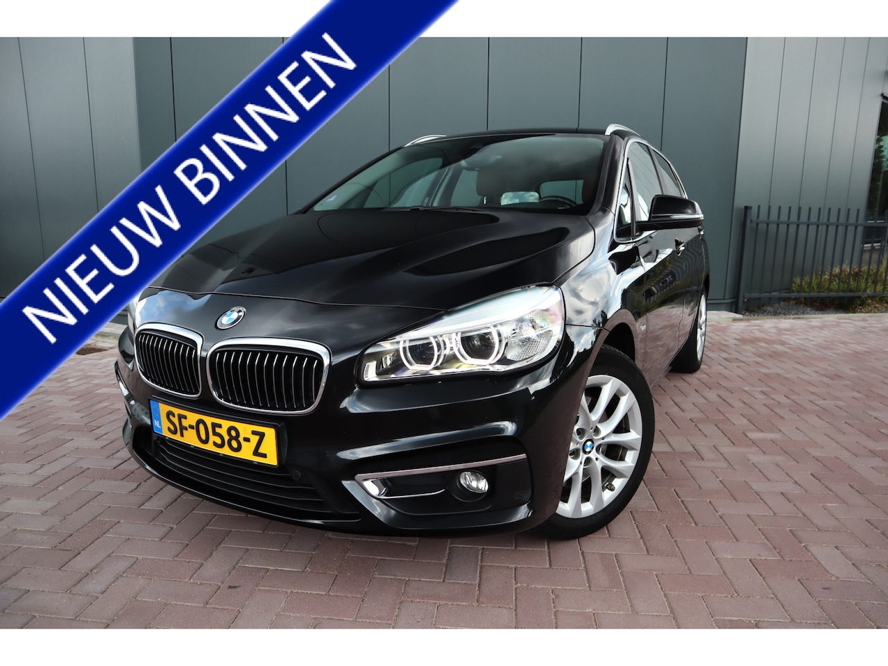 BMW 2-serie Active Tourer - 220i High Executive Automaat Lederen Sportstoelen HUD Afneembare Trekhaak  Etc. Etc. - AutoWereld.nl