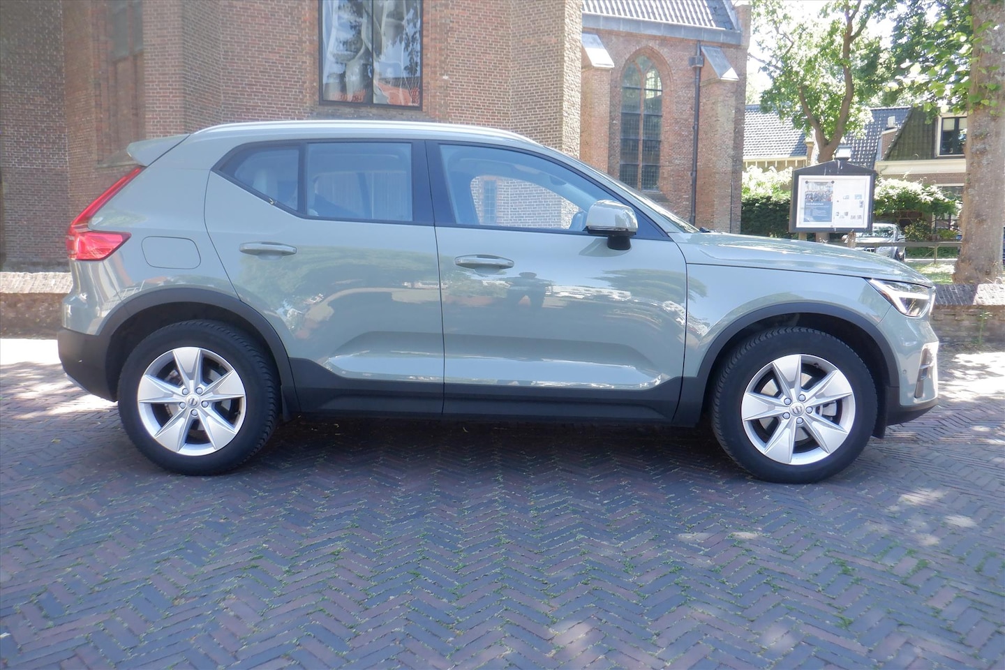 Volvo XC40 - B4 197pk Mild Hybrid Aut Core-LEER-360gr.CAMERA-24.000 KM - AutoWereld.nl