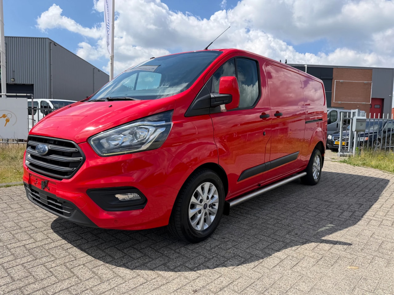 Ford Transit Custom - L2H1 Automatic, Navi, Camera, PDC, 2 sliding doors - AutoWereld.nl