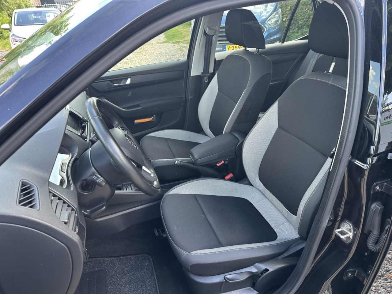 Skoda Fabia - 1.0 TSI 95PK Ambition Navigatie/PDC