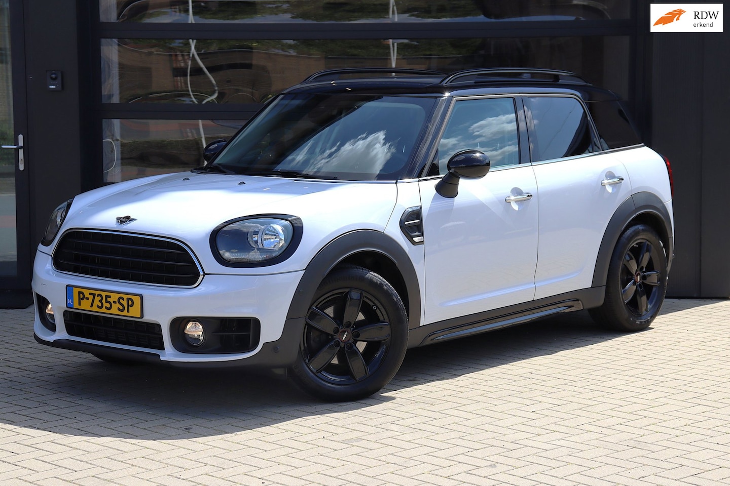 MINI Countryman - 1.5 Cooper Chili | Camera | Stoelverwarming | Adaptive Cruise | Navi | Clima - AutoWereld.nl