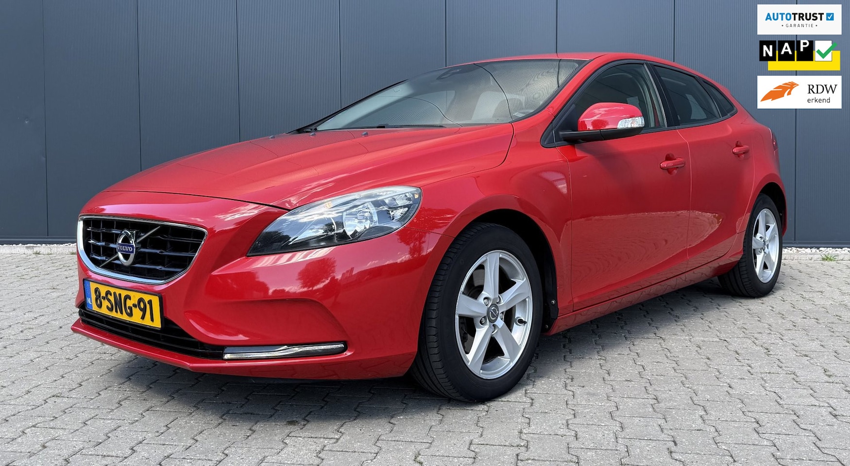 Volvo V40 - 1.6 T3 Kinetic Airco Cruise PDC Navi Trekhaak APK NAP - AutoWereld.nl