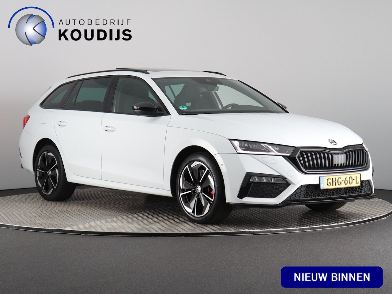 Skoda Octavia Combi - 1.4 TSI RS iV PHEV Business 1.4 TSI RS iV PHEV Business (Pano / Camera / Stoelverwarming / Matrix led / Keyless) - AutoWereld.nl