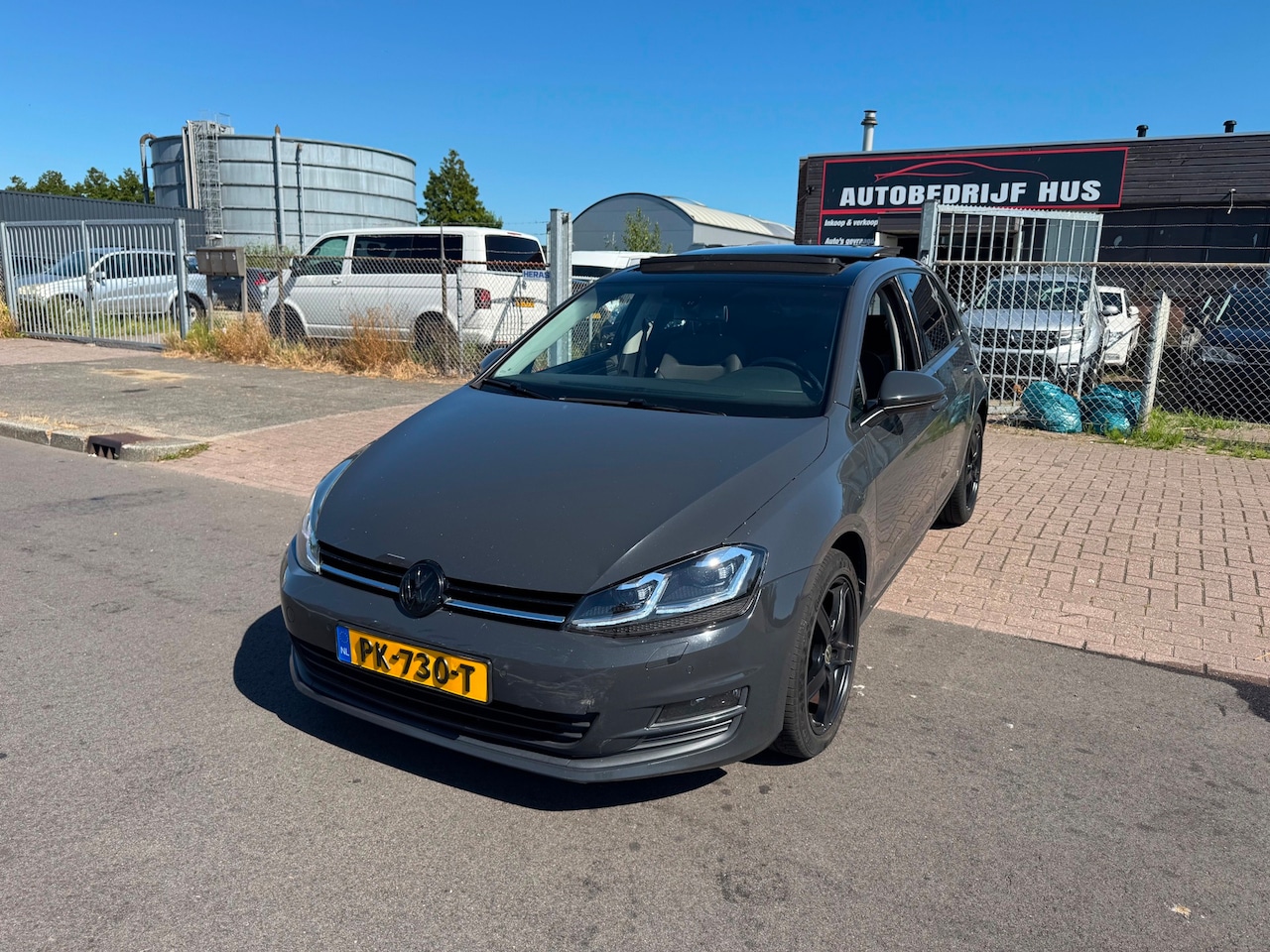 Volkswagen Golf - 1.6 TDI DSG-AUTOMAAT PANO/XENON/NAVI - AutoWereld.nl