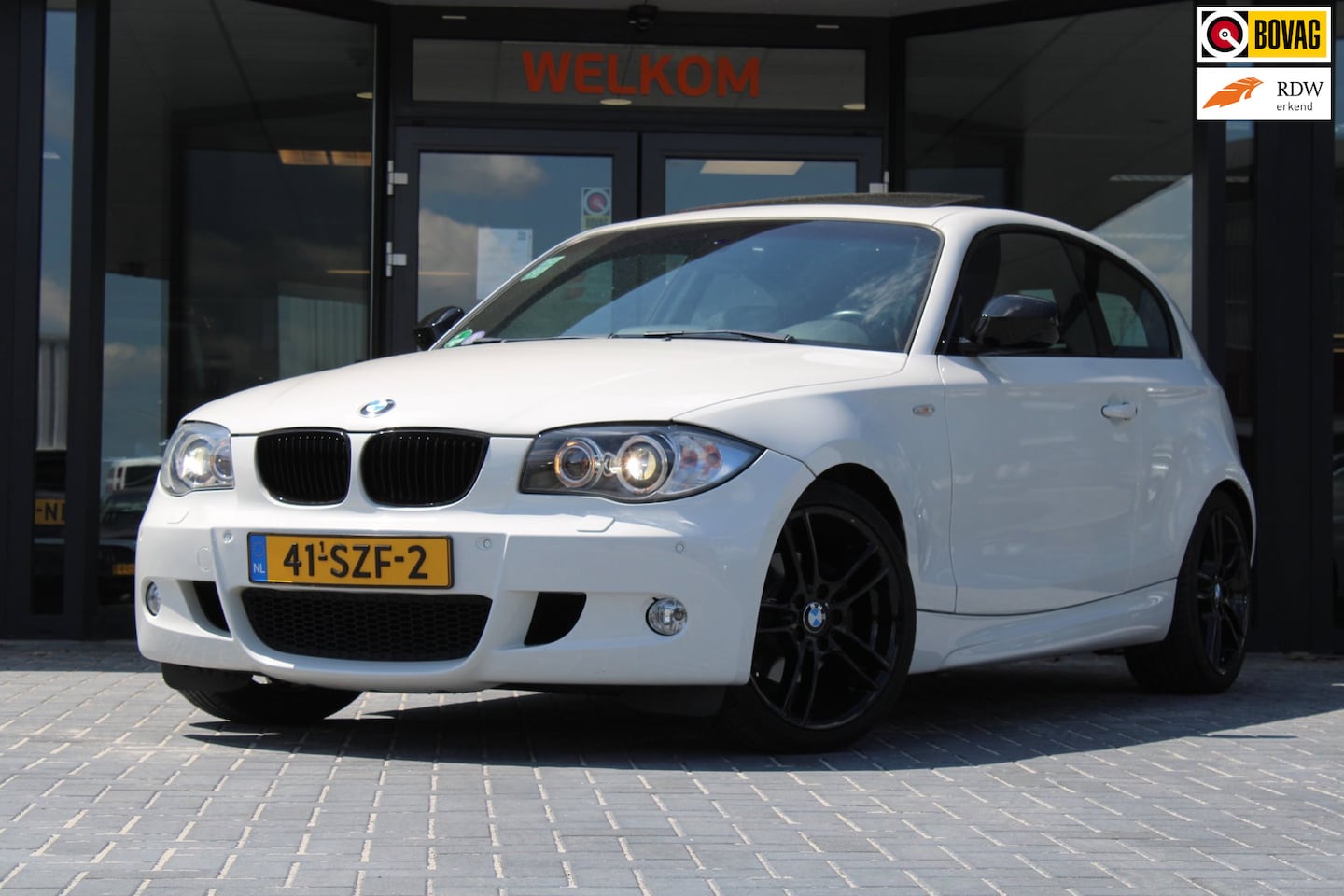 BMW 1-serie - 120i 120i, M-sport, Schuifkanteldak, Leder, Parkeersensoren, Cruise Control, Climate Control, S - AutoWereld.nl