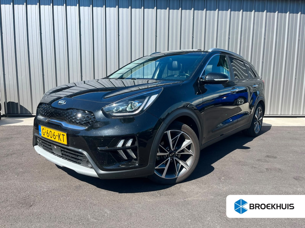 Kia Niro - 1.6 GDi Hybrid ExecutiveLine 140pk AUTO | Panorama dak | Trekhaak | Stoelverwarming voor + - AutoWereld.nl