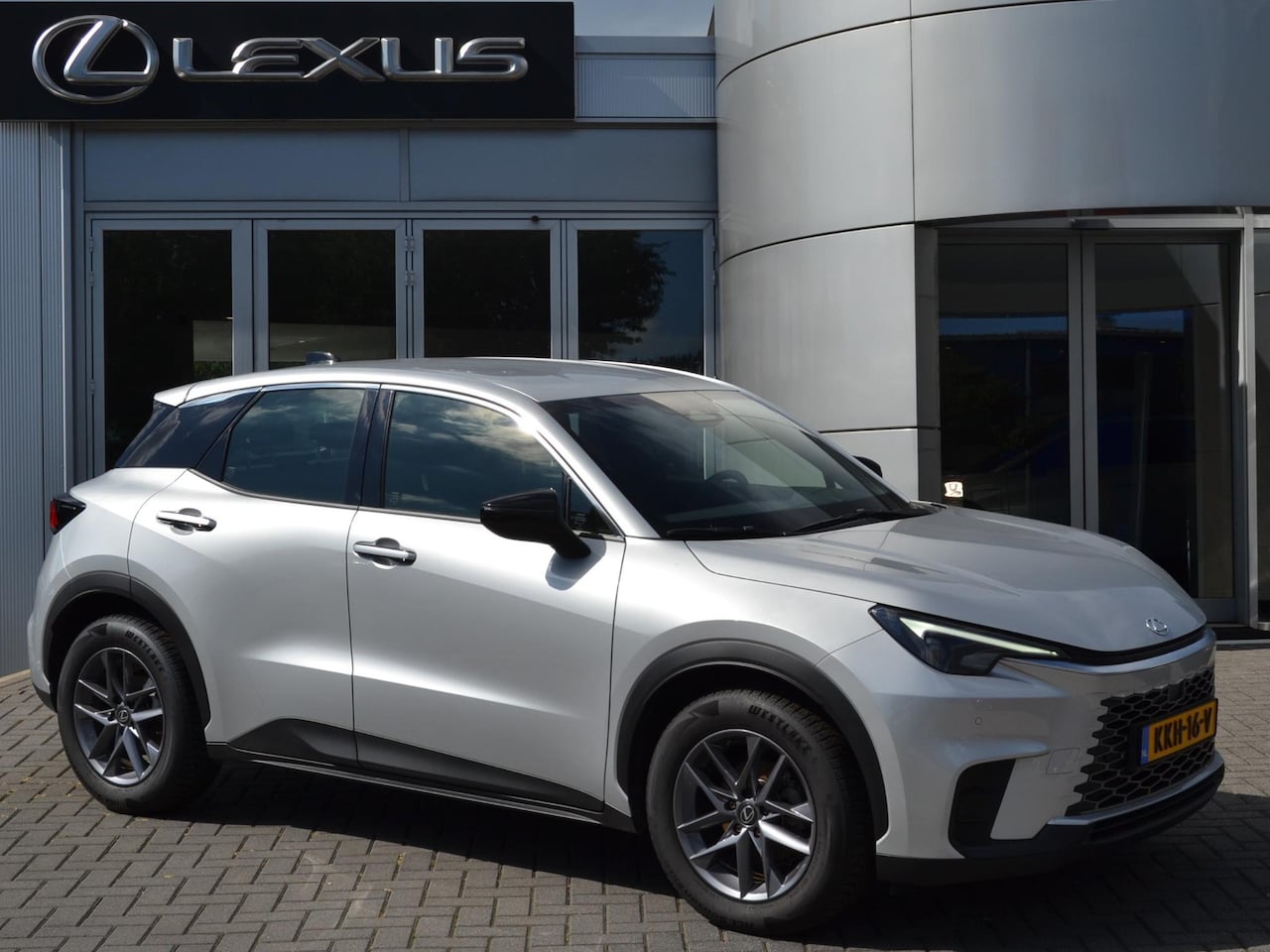 Lexus LBX - 2WD STOELVERW STUURVERW PARK-SENSOR BLIND-SPOT CARPLAY LENDESTEUN - AutoWereld.nl