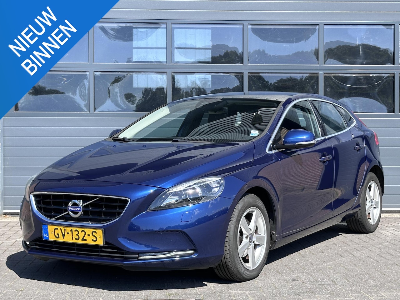 Volvo V40 - 2.0 D2 OCEAN RACE BUSINESS I LEDEREN BEKLEDING I PANORAMADAK I P-CAMERA I NAVIGATIE - AutoWereld.nl