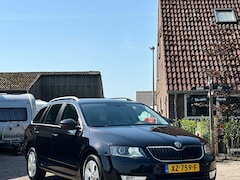 Skoda Octavia Combi - 1.6 TDI Greentech Elegance Businessline Trekhaak, Gechipt