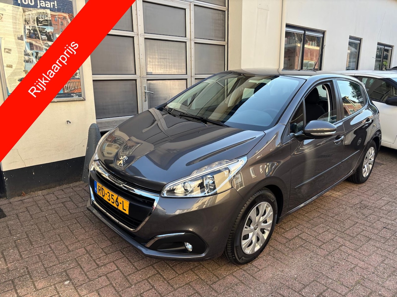 Peugeot 208 - 1.2 Puretech Blue Lion CARPLAY 32000KM !! - AutoWereld.nl