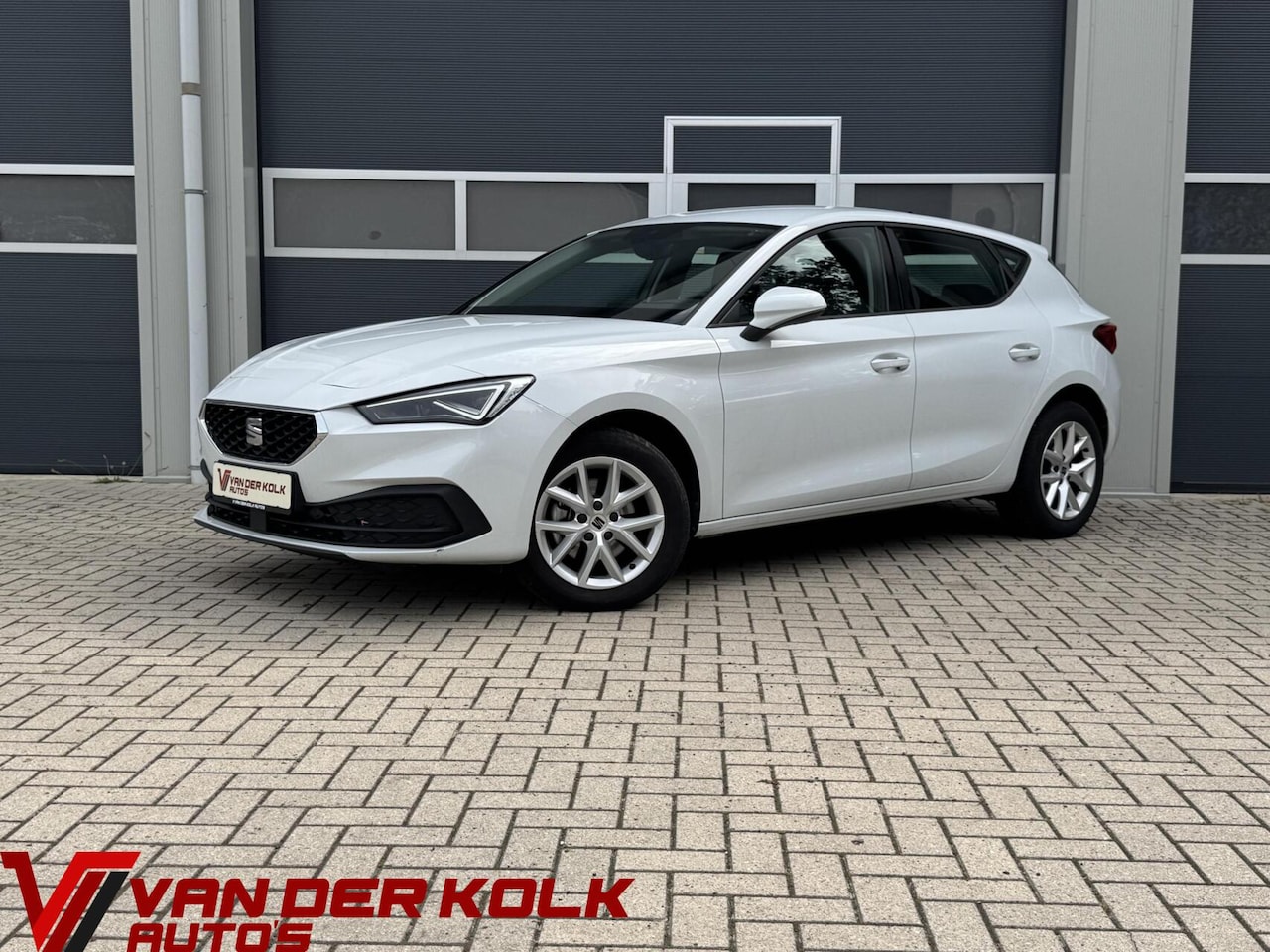 SEAT Leon - 1.5 eTSI Style | Digital cockpit | Carplay | LED | Cruise | Navigatie | DAB | Sensoren - AutoWereld.nl