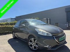 Peugeot 208 - 1.6 e-HDi Allure Panorama/Clima 6Bak