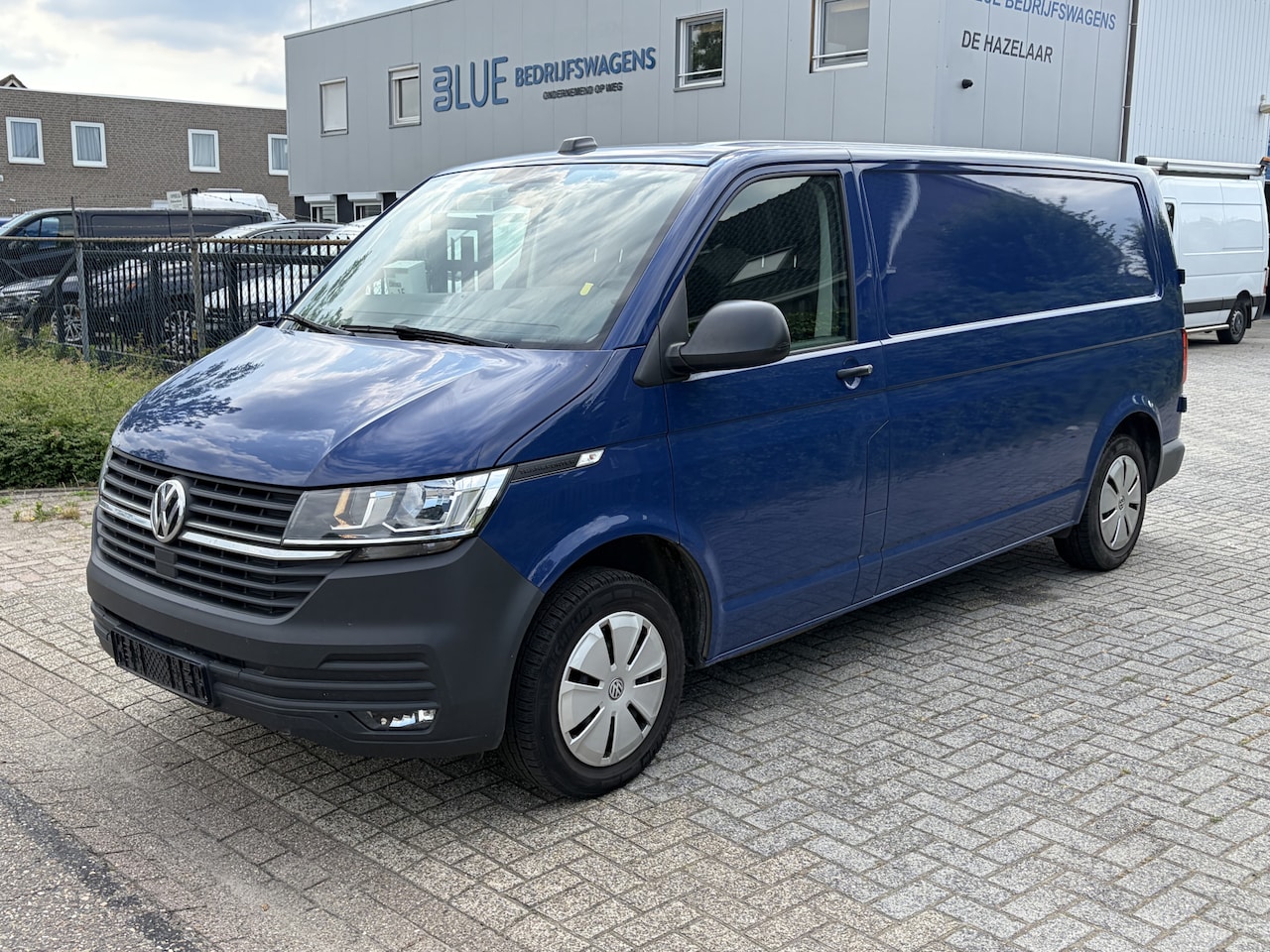Volkswagen Transporter - T6.1 2.0 TDI 110PK Euro6 L2H1 ✓ 3-zits ✓ airco ✓ cruise control ✓ apple carplay - AutoWereld.nl