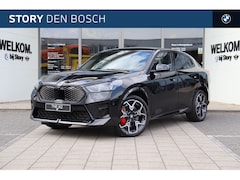 BMW iX2 - eDrive20 M Sport / Panoramadak / Trekhaak / Sportstoelen / Head-Up / M Adaptief onderstel