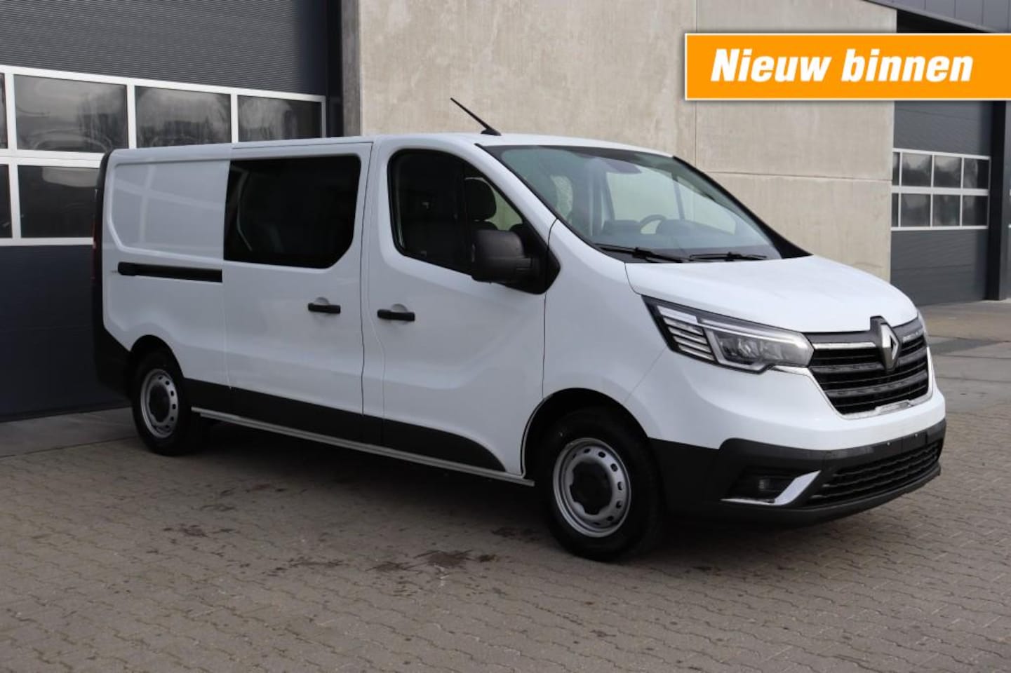 Renault Trafic - 2.0 DCI 130 pk L2 Dub Cab -  Carplay/Android - camera - Nieuw! - AutoWereld.nl