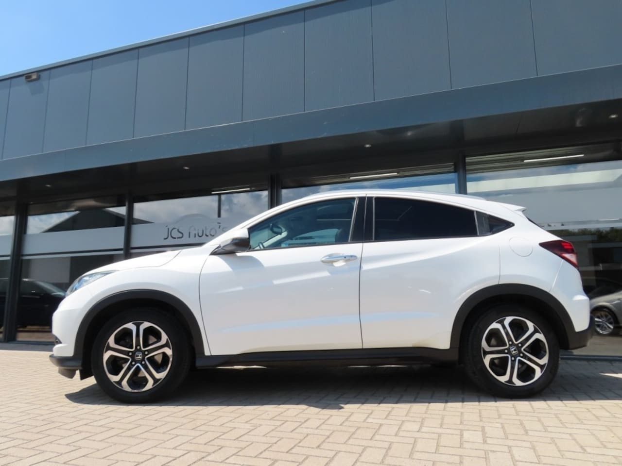Honda HR-V - 1.5 I-VTEC Executive Aut Navi Pano Camera Trekhaak - AutoWereld.nl