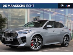 BMW iX2 - eDrive20 M Sport / Panoramadak / Trekhaak / Sportstoelen / Head-Up / M Adaptief onderstel