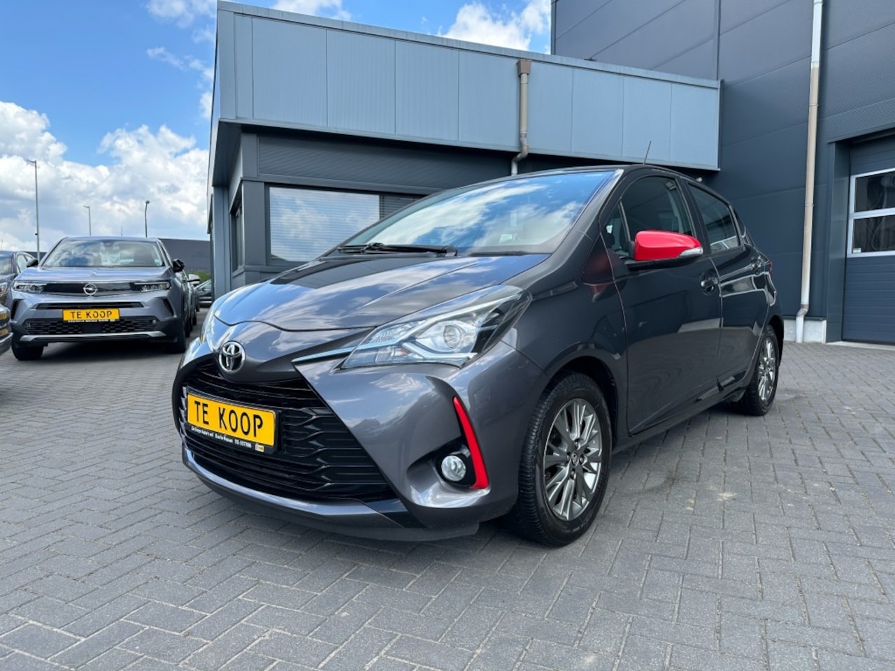 Toyota Yaris - 1.5 VVT-i DesignRed Navi. Camera 111 PK - AutoWereld.nl