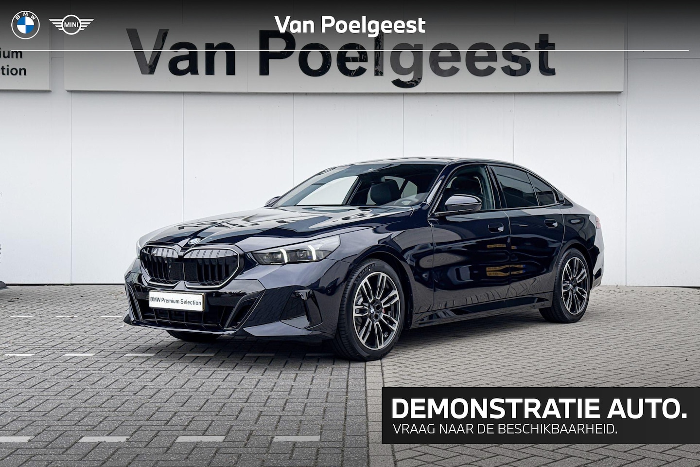BMW 5-serie - Sedan 520i | Stoelventilatie | Trekhaak | Panoramadak | Comfort Pack | - AutoWereld.nl