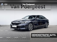 BMW 5-serie - Sedan 520i | Stoelventilatie | Trekhaak | Panoramadak | Comfort Pack |