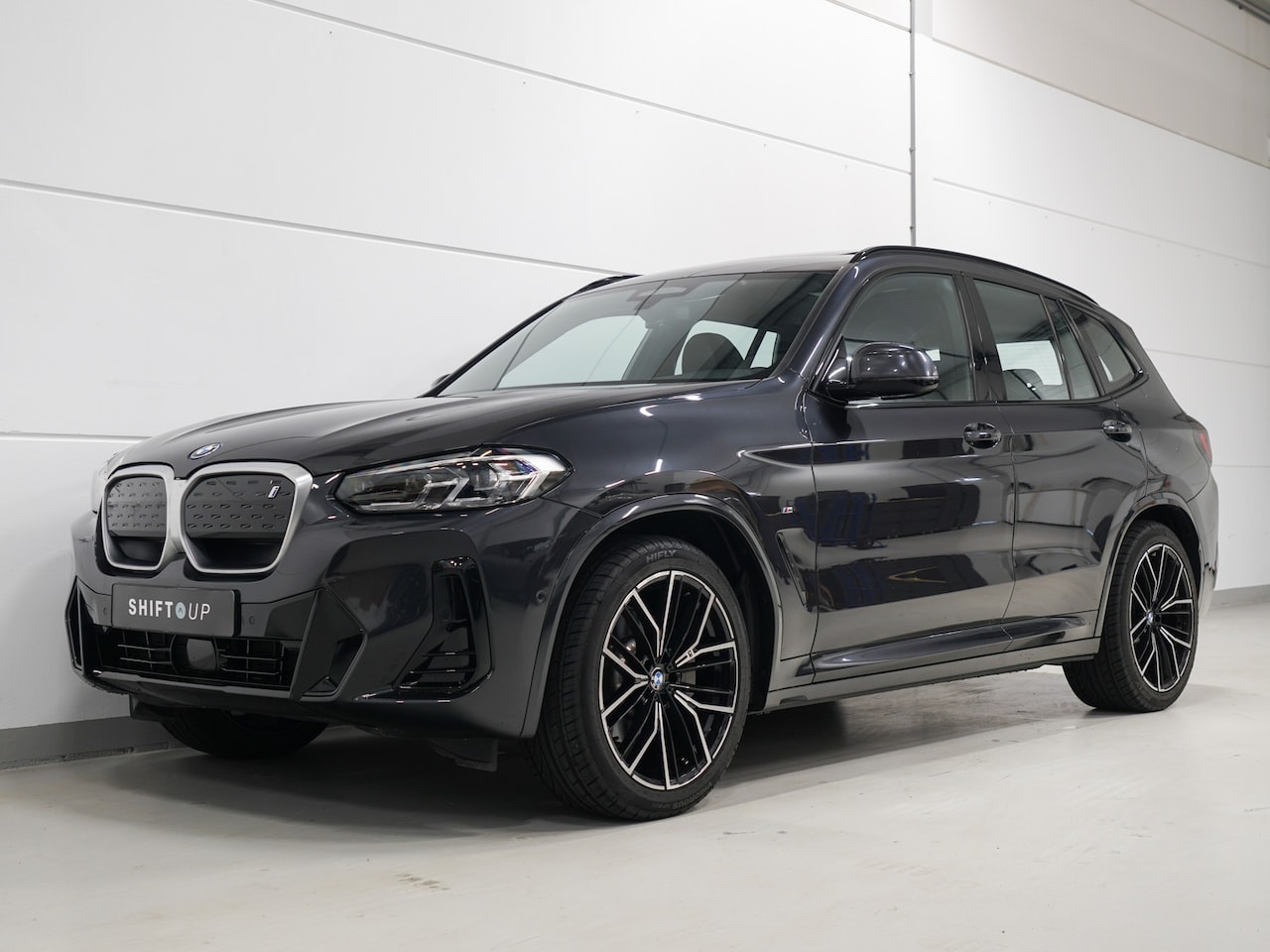 BMW iX3 - 80 kWh M-Sport | Panoramadak | CoPilot | Elektr. Trekhaak - AutoWereld.nl