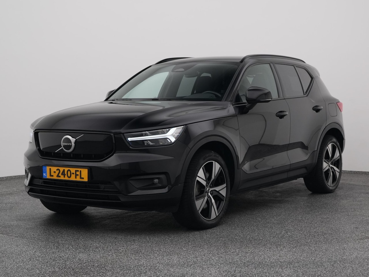 Volvo XC40 - Recharge P8 AWD R-Design | CAMERA | KEYLESS | STOEL- EN STUURVERW. | TREKHAAK - AutoWereld.nl
