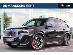 BMW iX1 - eDrive20 M Sport / Panoramadak / Trekhaak / Sportstoelen / Achteruitrijcamera / M Adaptief