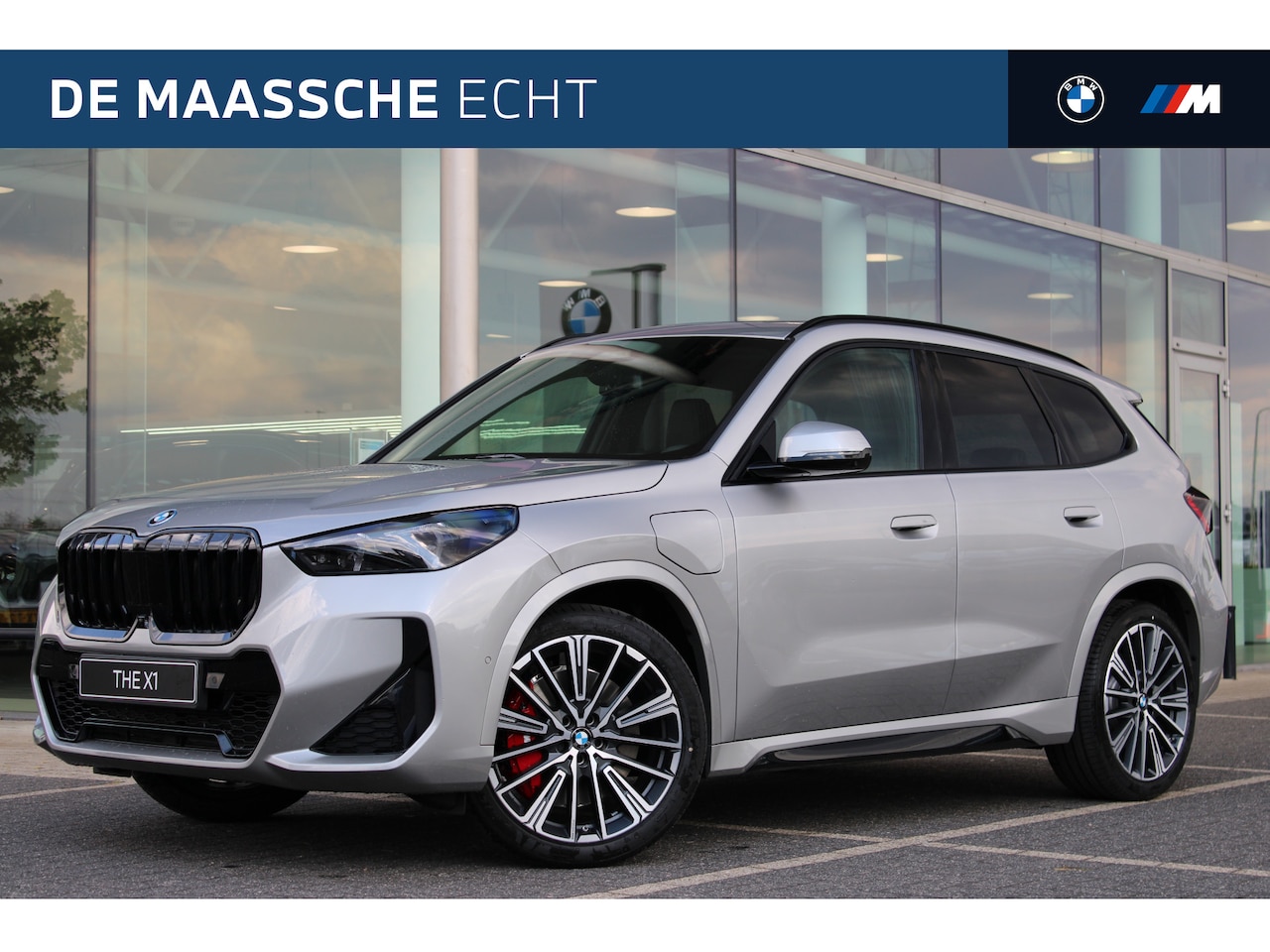 BMW X1 - xDrive30e M Sport Automaat / Panoramadak / Trekhaak / Sportstoelen / M Adaptief onderstel - AutoWereld.nl