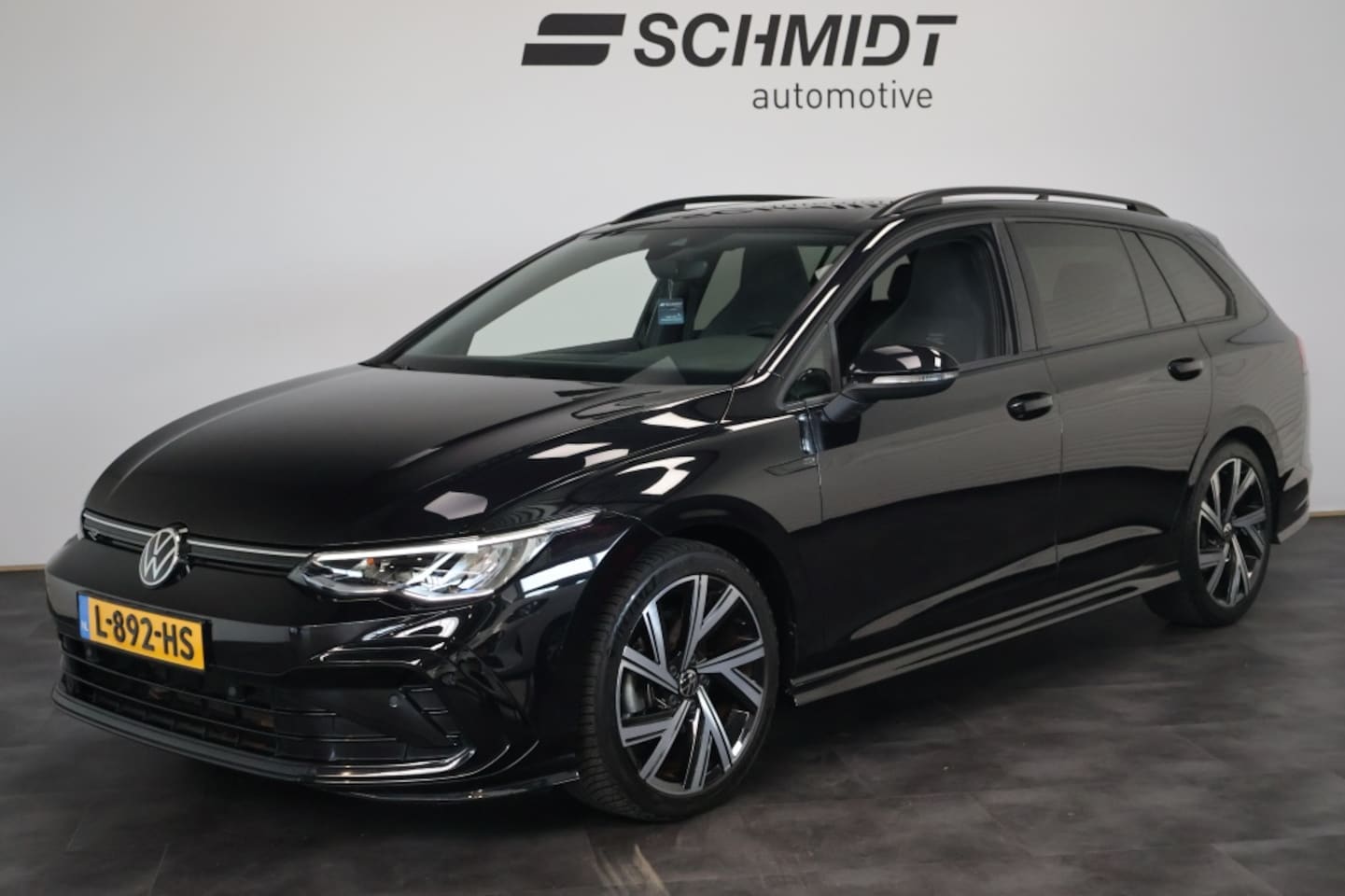 Volkswagen Golf Variant - 1.5 eTSI R-Line DSG | Panoramadak | Carplay | Winter Pakket - AutoWereld.nl