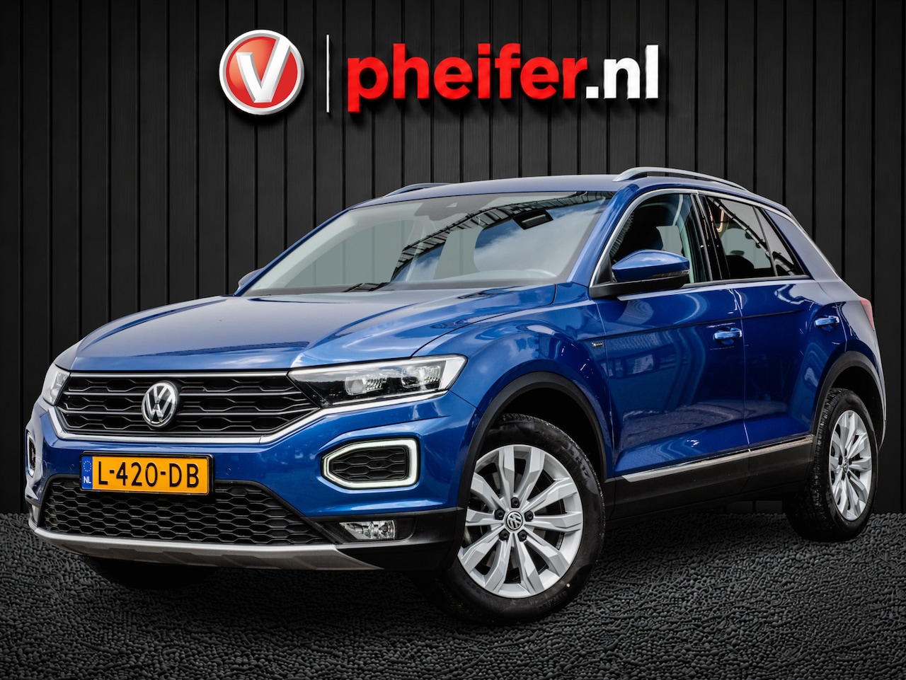 Volkswagen T-Roc - 1.5 TSI 150pk Executive Trekhaak/ Virtual dash/ Sportstoelen/ Stoelverwarming/ Adapt. crui - AutoWereld.nl